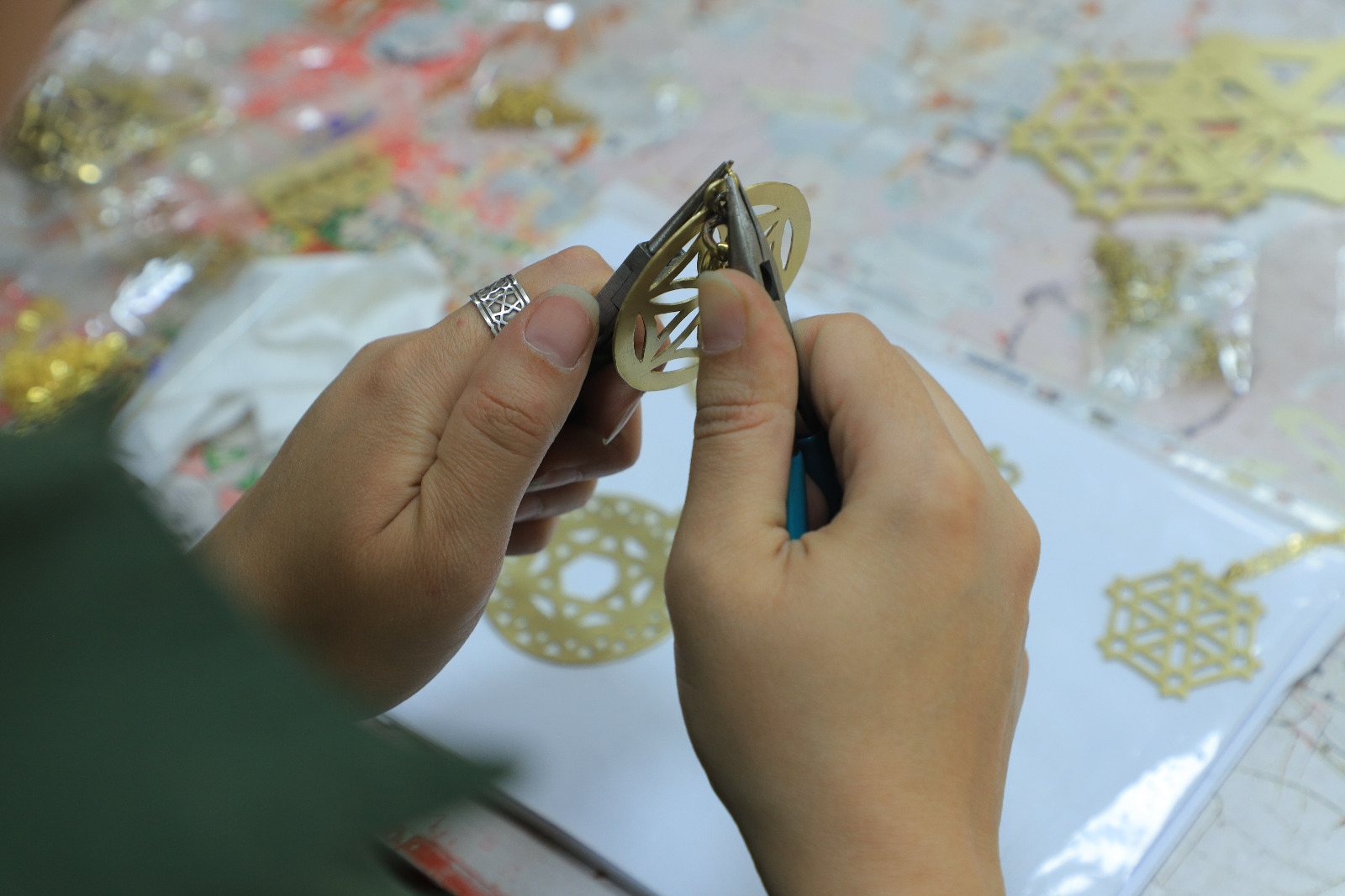 في إطار مشروع إحياء إسنا التاريخية.. ورش فنية لتمكين السيدات وفتح باب التقديم لبرنامج تدريبي جديد